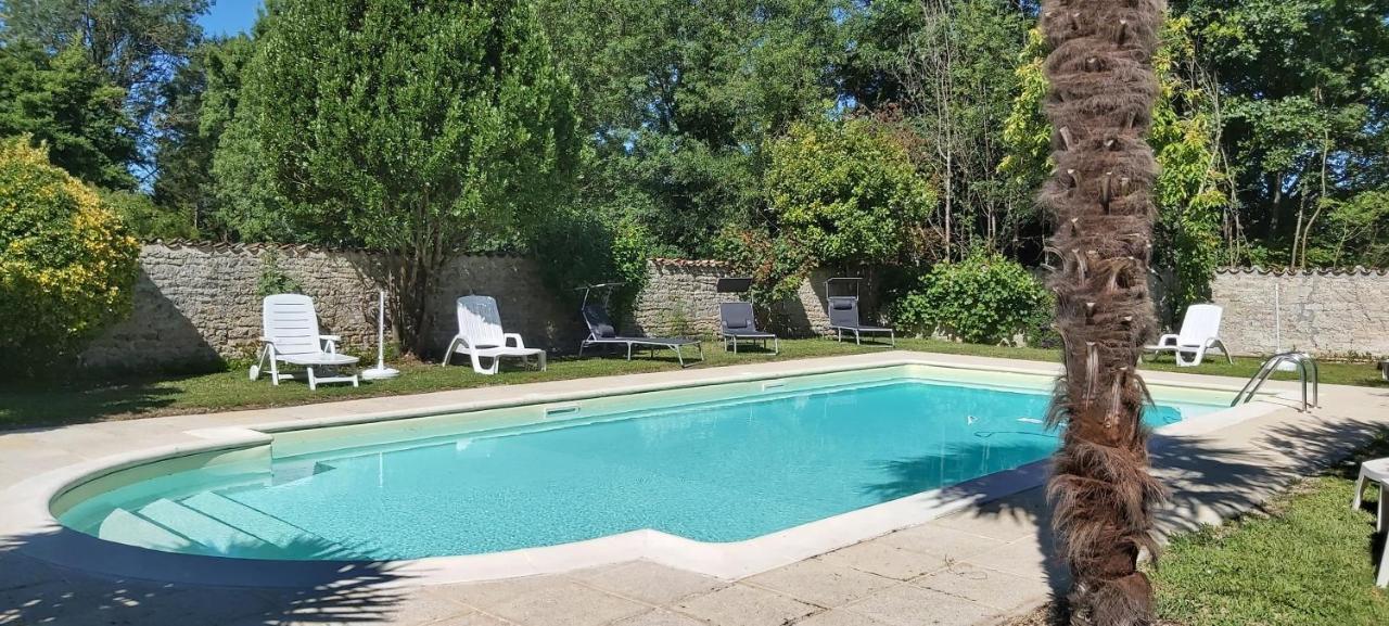 Logis Des Bessons Bed & Breakfast Migron Exterior photo