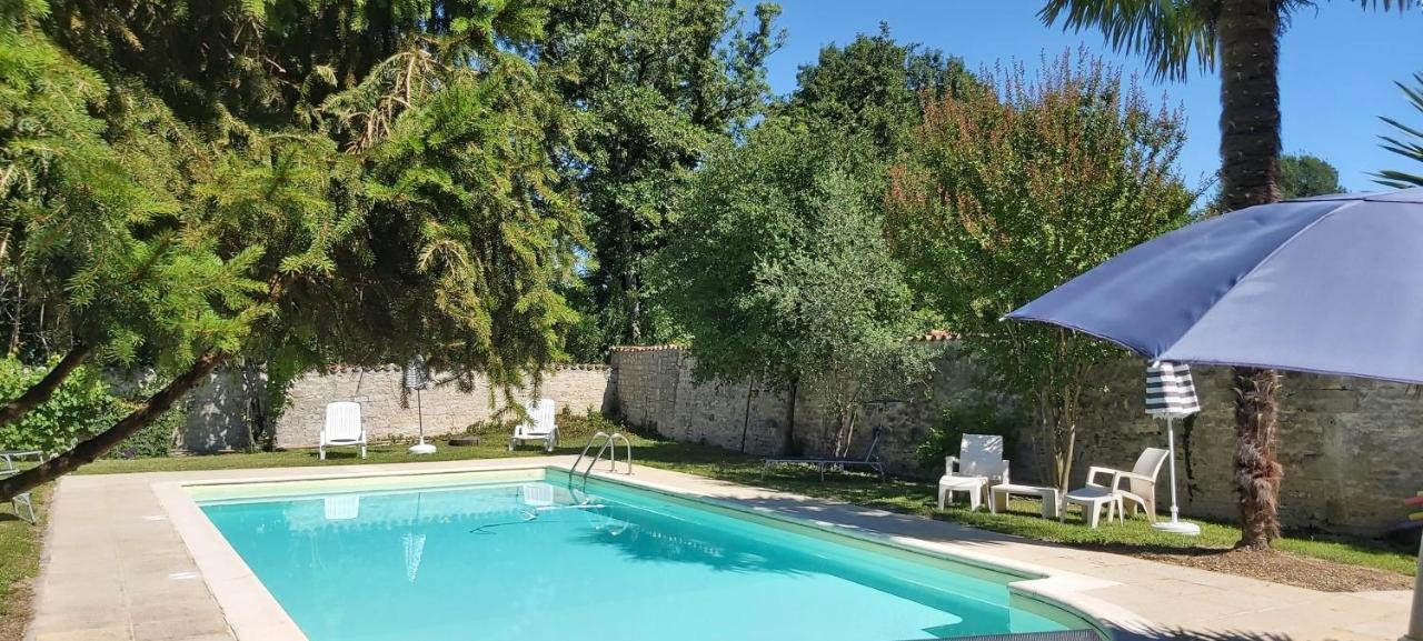 Logis Des Bessons Bed & Breakfast Migron Exterior photo