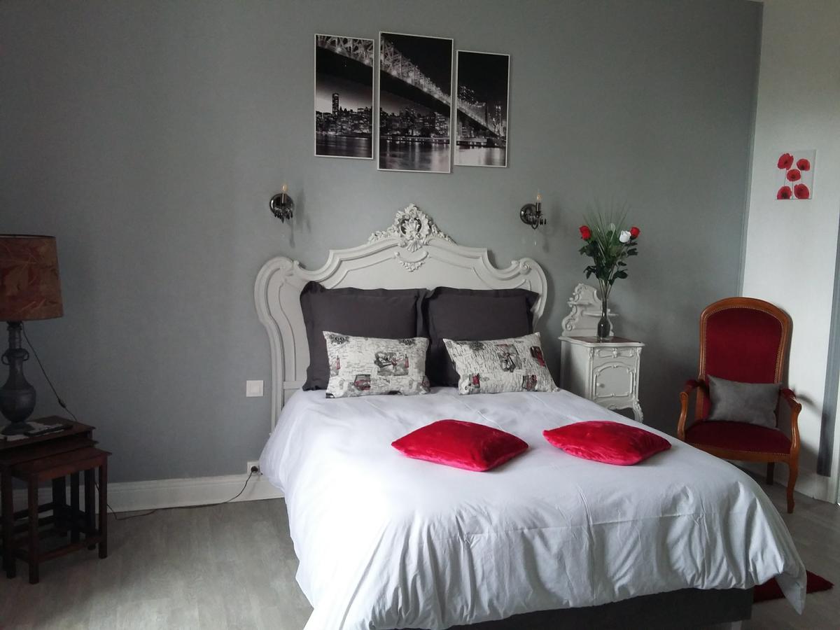 Logis Des Bessons Bed & Breakfast Migron Exterior photo