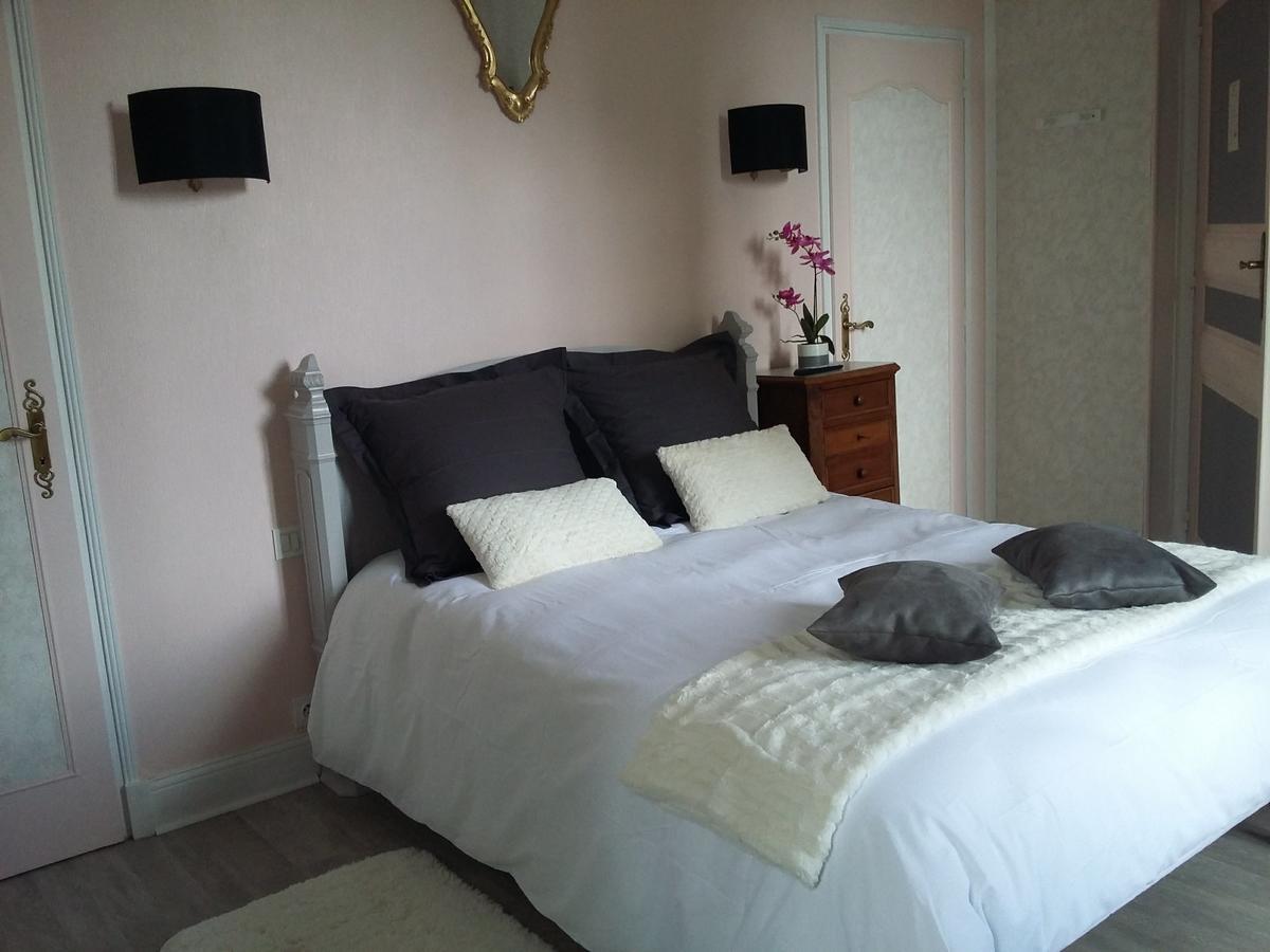 Logis Des Bessons Bed & Breakfast Migron Exterior photo