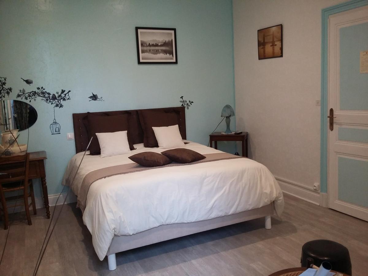 Logis Des Bessons Bed & Breakfast Migron Exterior photo