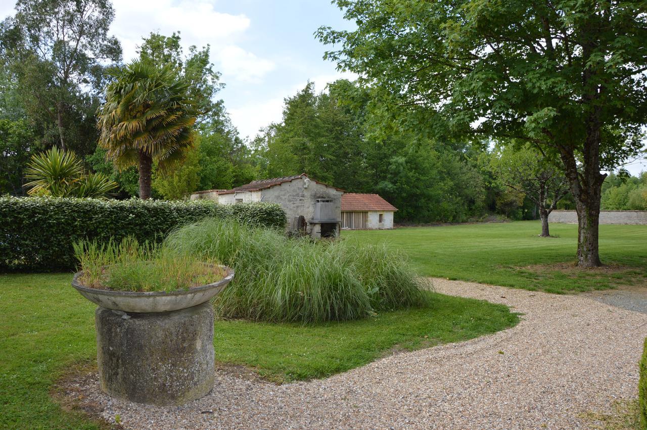 Logis Des Bessons Bed & Breakfast Migron Exterior photo