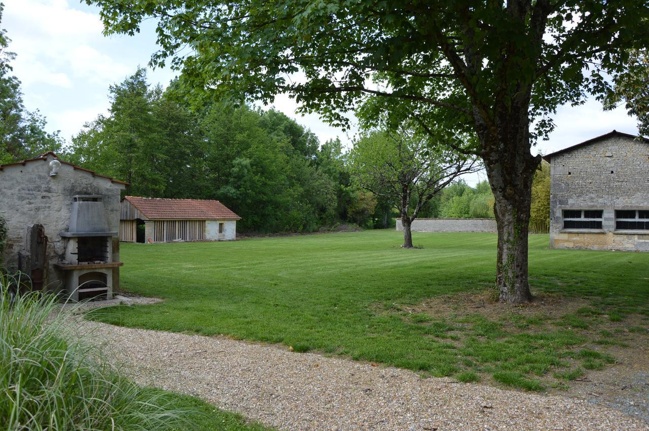 Logis Des Bessons Bed & Breakfast Migron Exterior photo