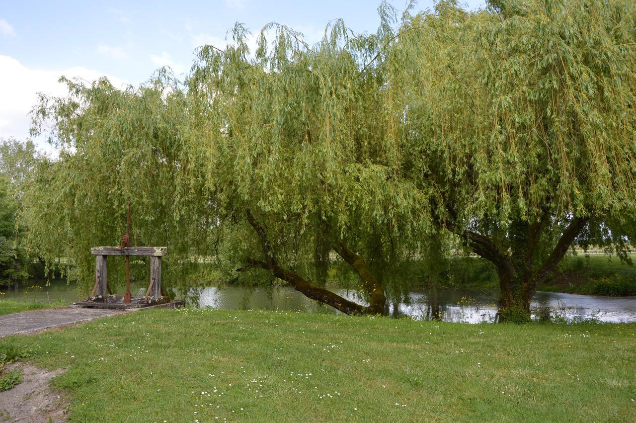 Logis Des Bessons Bed & Breakfast Migron Exterior photo