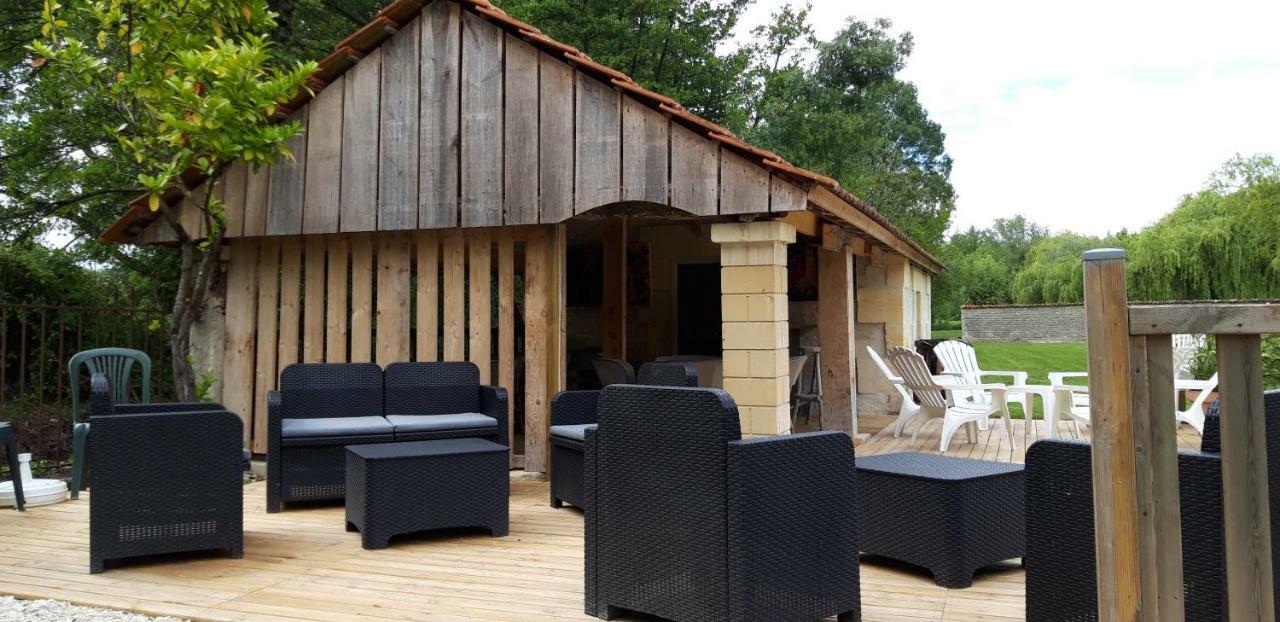 Logis Des Bessons Bed & Breakfast Migron Exterior photo